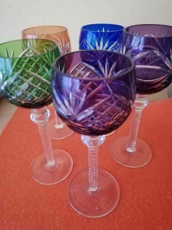 Brousene sklenky na vino - foto 2