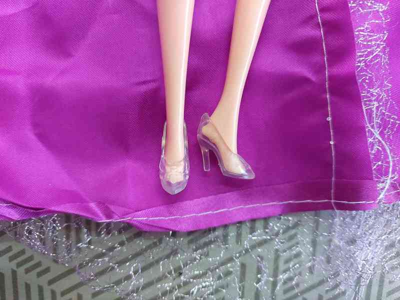 NOVÉ! Set pro panenku Barbie, bohaté šaty + boty + korunka - foto 13