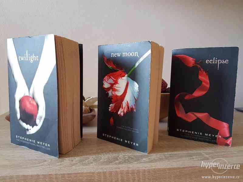 Prodám knihy Twilight, Eclipse, New Moon - Stephanie Meyer - foto 1