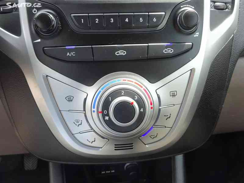 Hyundai ix 20 1.6i r.v.2013 (91 kw) 1.Majitel (57 000 km) - foto 12