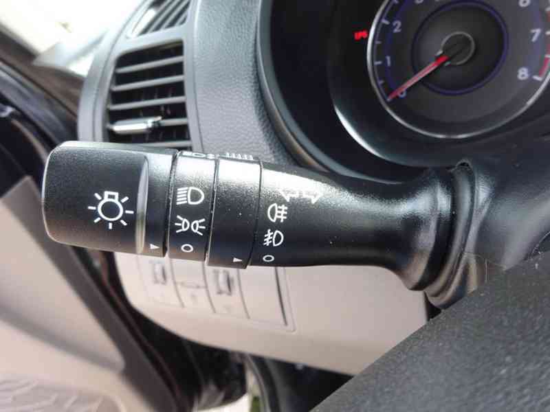 Hyundai ix 20 1.6i r.v.2013 (91 kw) 1.Majitel (57 000 km) - foto 9