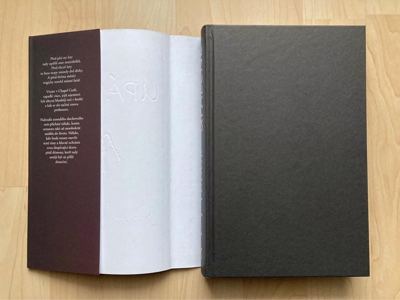 🌿 Knížka UPÁLENÉ - C. J. Tudor 🌿 - foto 3