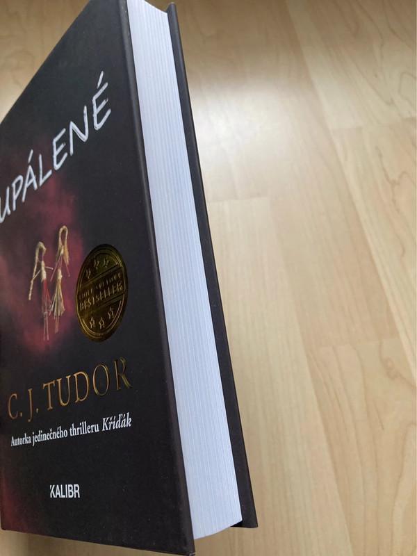 🌿 Knížka UPÁLENÉ - C. J. Tudor 🌿 - foto 4