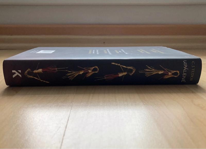 🌿 Knížka UPÁLENÉ - C. J. Tudor 🌿 - foto 5