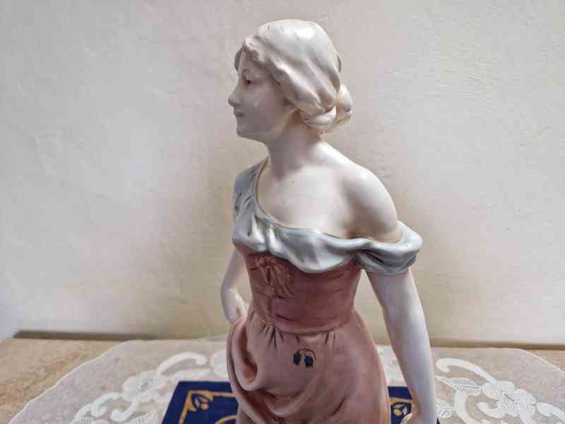 Krásná secesní porcelánová plastika Dívka s Košem Royal Dux - foto 8