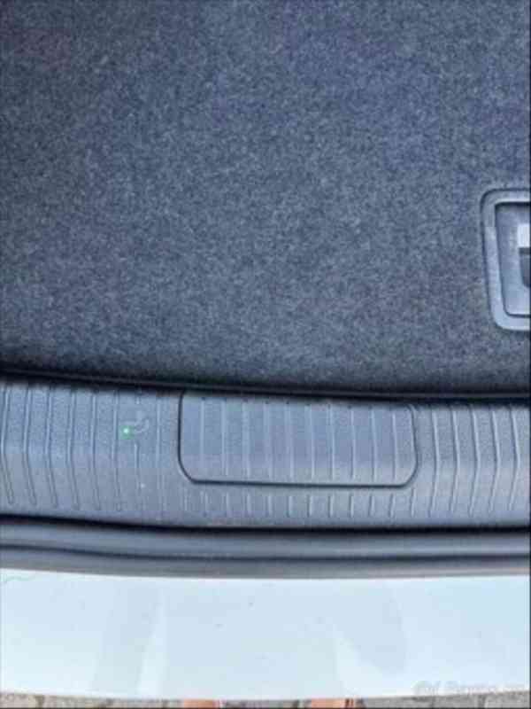 Volkswagen Golf Sportsvan 1,6   TDI Highline | 1. majitel - foto 15