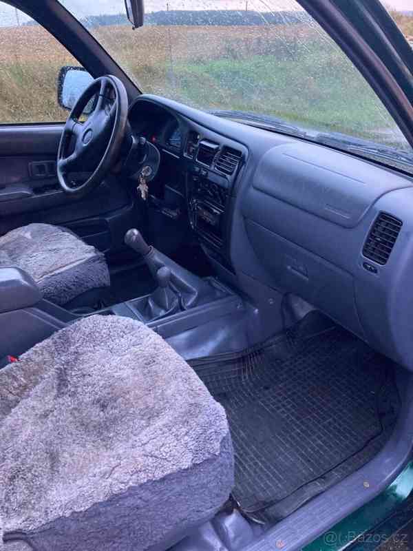 Toyota Hilux 2,5D 4x4	 - foto 6