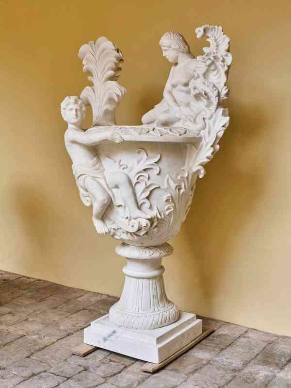 Monumentální klasicistní mramorová váza s figurální výzdobou - foto 10