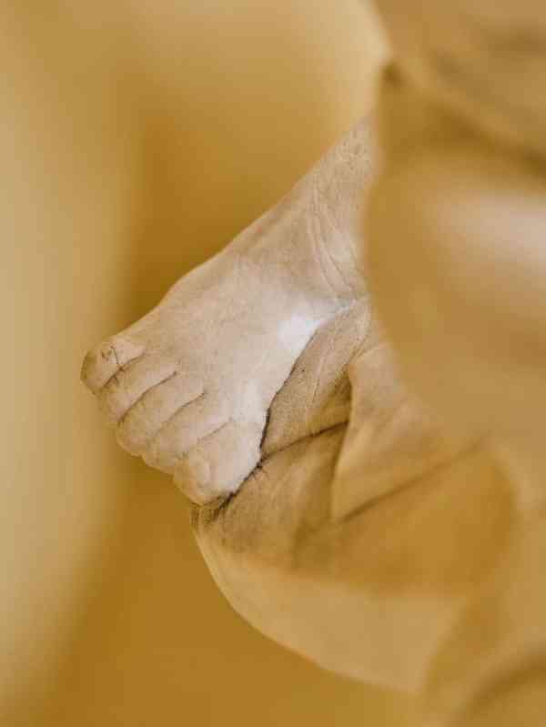 Monumentální klasicistní mramorová váza s figurální výzdobou - foto 11