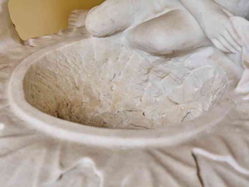 Monumentální klasicistní mramorová váza s figurální výzdobou - foto 7