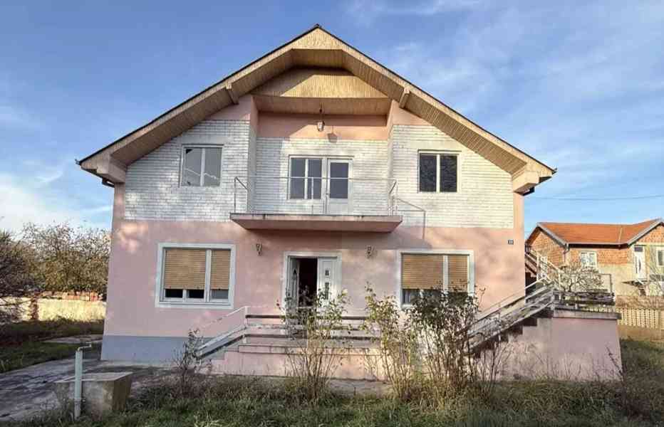 Moderní dům v klidné části města Niš - Jižní Srbsko