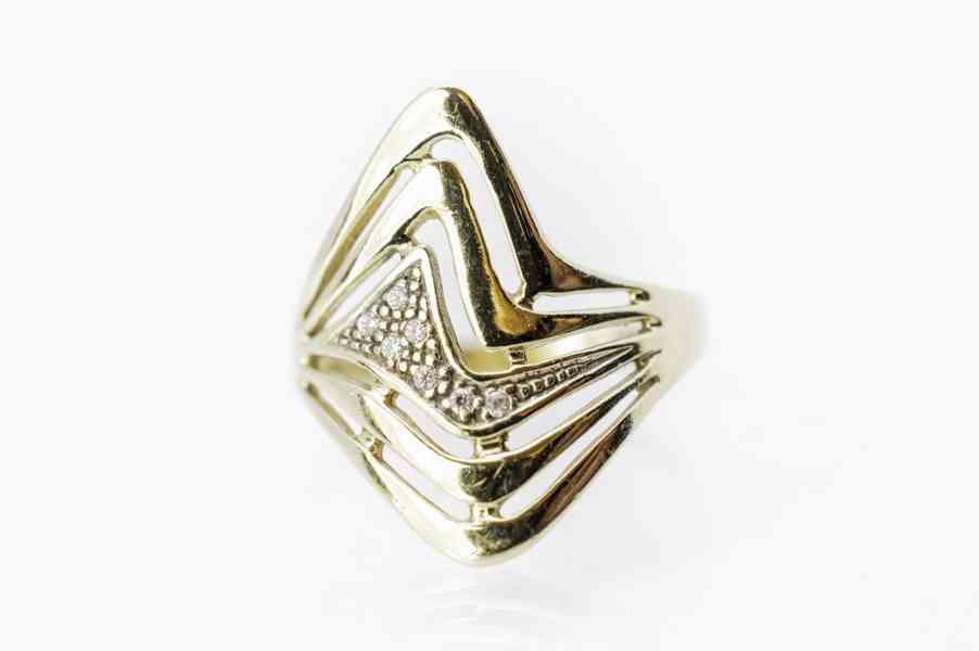 Zlatý prsten s blýskavými kamínky, vel. 59 - foto 1