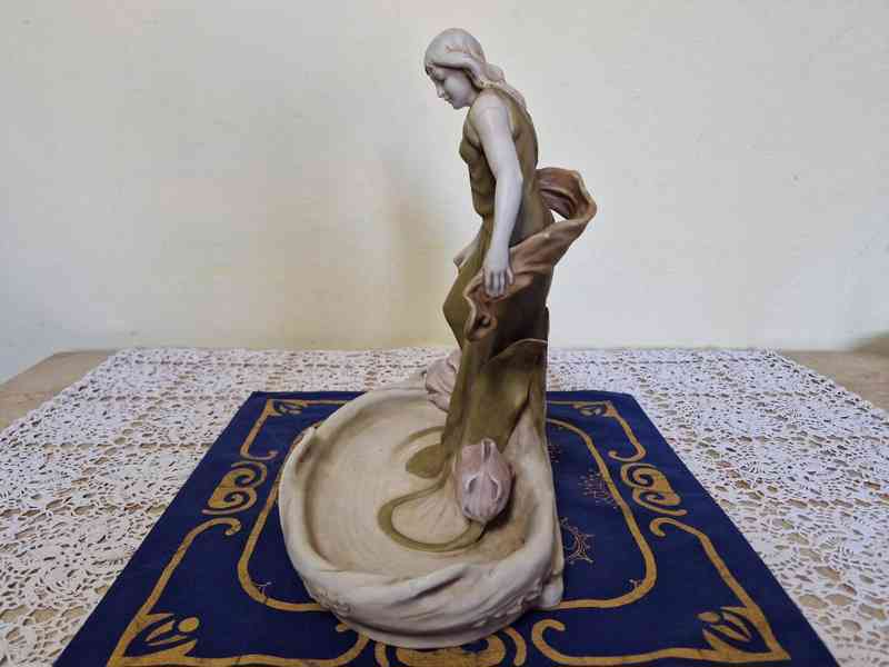 Krásná secesní porcelánová plastika Dívka Akt Royal Dux - foto 8