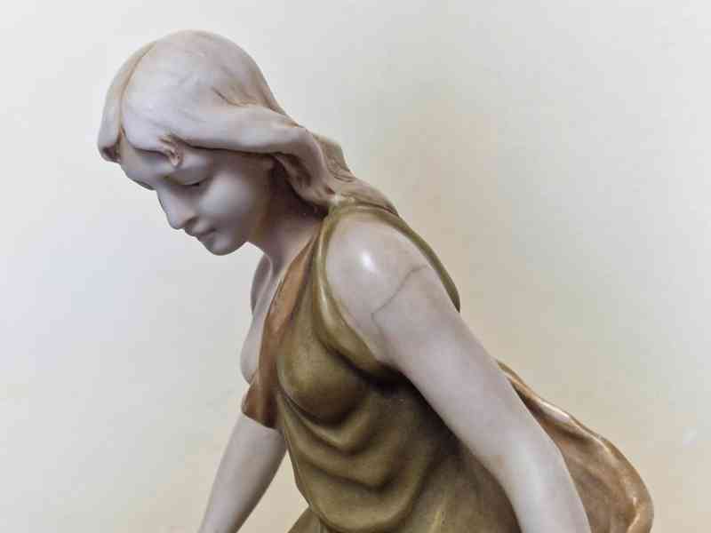 Krásná secesní porcelánová plastika Dívka Akt Royal Dux - foto 9