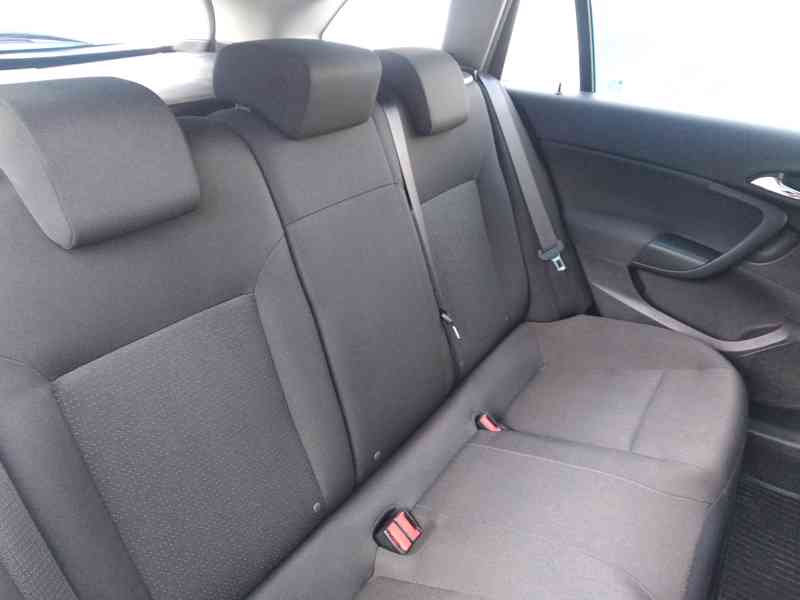 Opel Insignia ST 2.0cdti 103 Kw,ČR,nehavar,nelak,garážován - foto 17