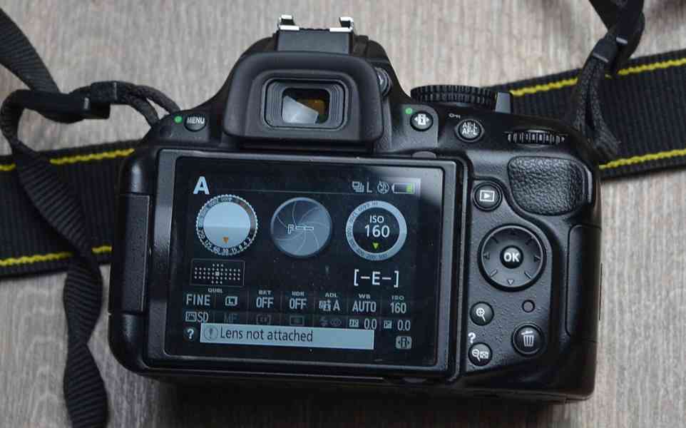 Nikon D5200 **APS-C DSLR*24,1 MPix CMOS 60000 Exp - foto 3