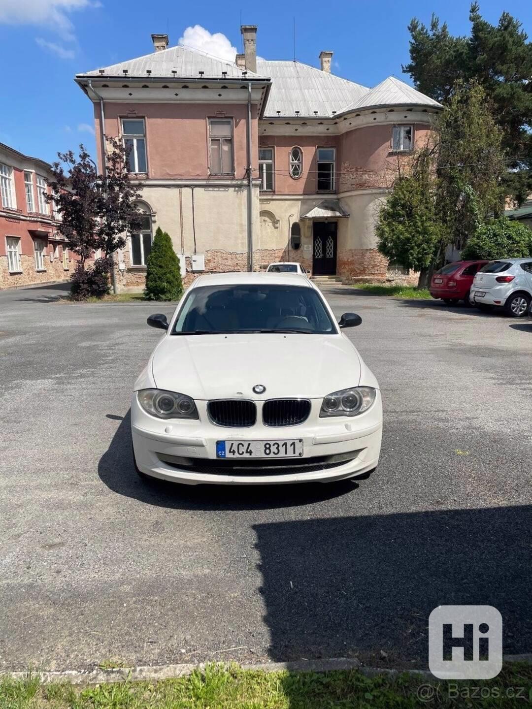 BMW Řada 1 2,0   120d e87 130kw bílý hatchback - foto 1
