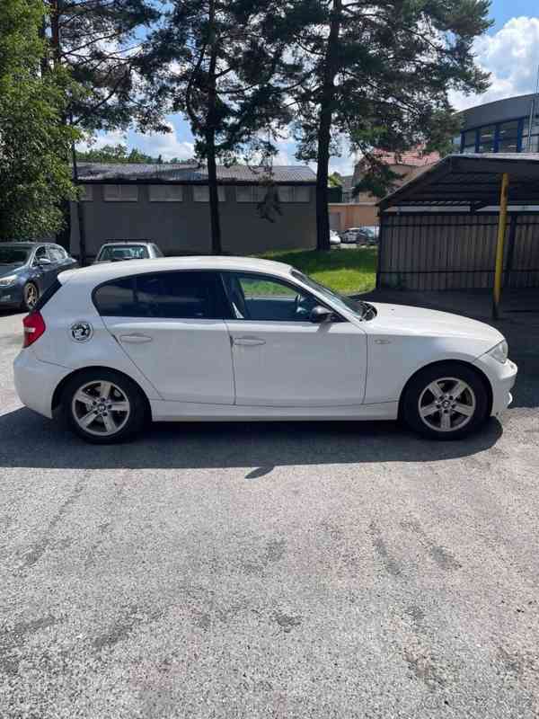 BMW Řada 1 2,0   120d e87 130kw bílý hatchback - foto 9
