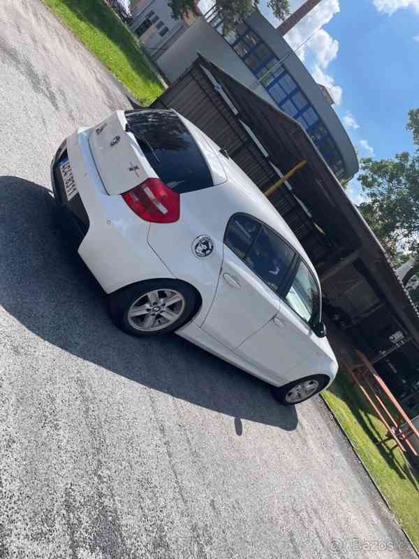 BMW Řada 1 2,0   120d e87 130kw bílý hatchback - foto 2