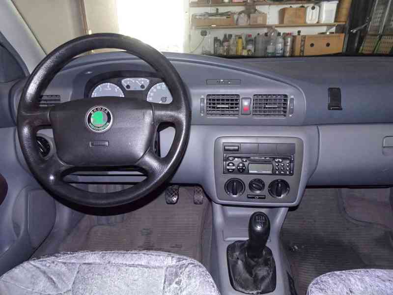 Škoda Octavia 1.6 GLXi 74kW - foto 11