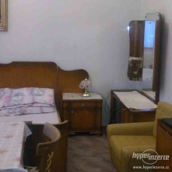 Ložnice - moderní Ludvík 14. z r 1940 - foto 1