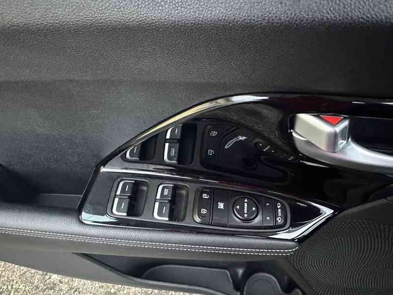 Kia Niro 1.6 Plug-in Hybrid 104kW/1MA - foto 12