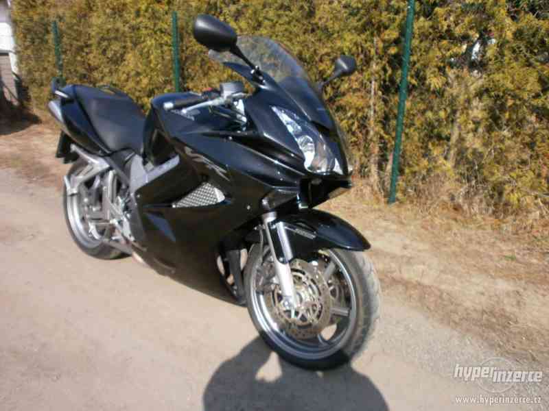 Honda VFR 800 VTEC (r.v. 2006) - foto 2