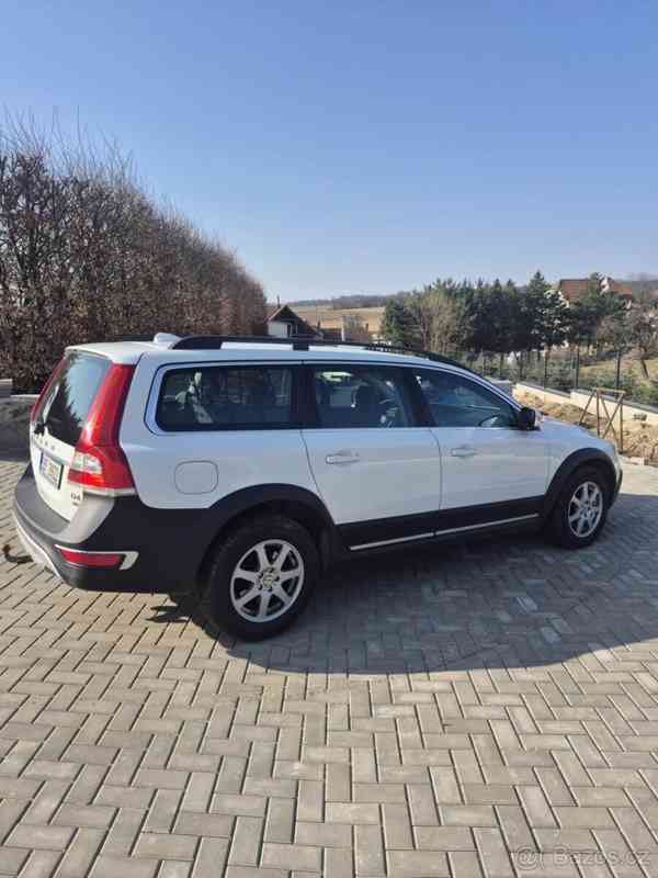 Volvo XC70 2,4   D4 AWD 158kW - foto 2