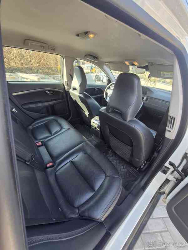 Volvo XC70 2,4   D4 AWD 158kW - foto 12