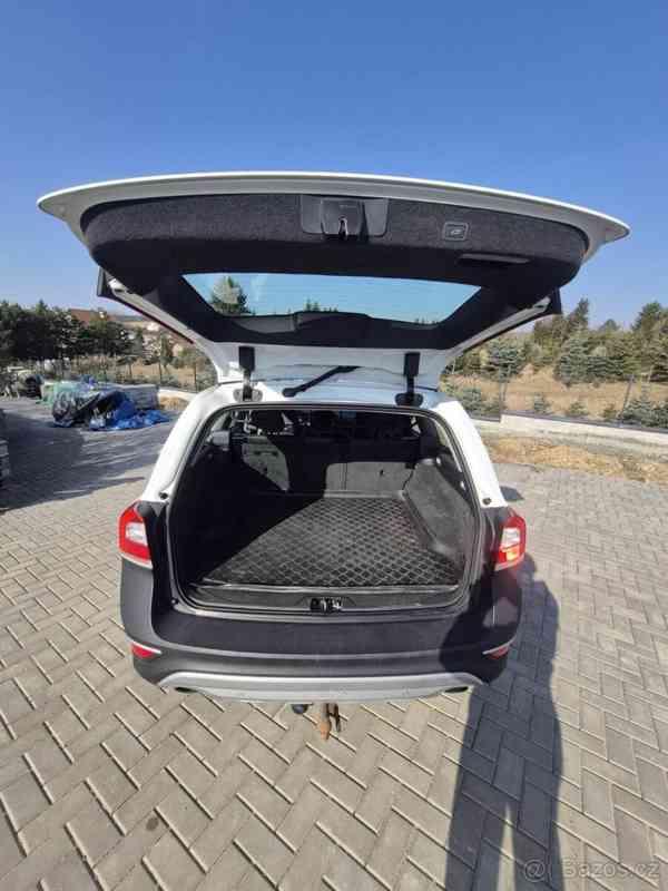 Volvo XC70 2,4   D4 AWD 158kW - foto 3