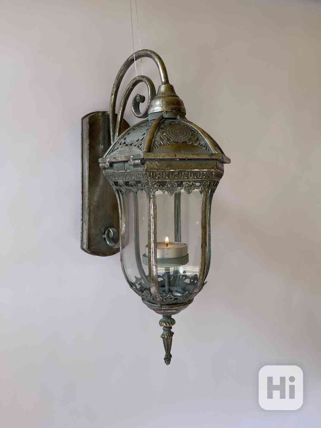 Kovová nástěnná lucerna na svíčku - foto 1