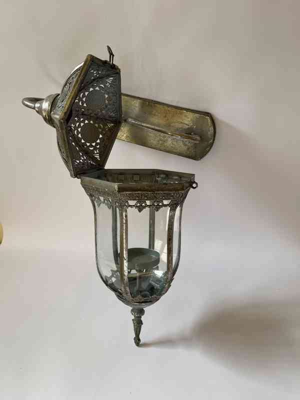 Kovová nástěnná lucerna na svíčku - foto 3