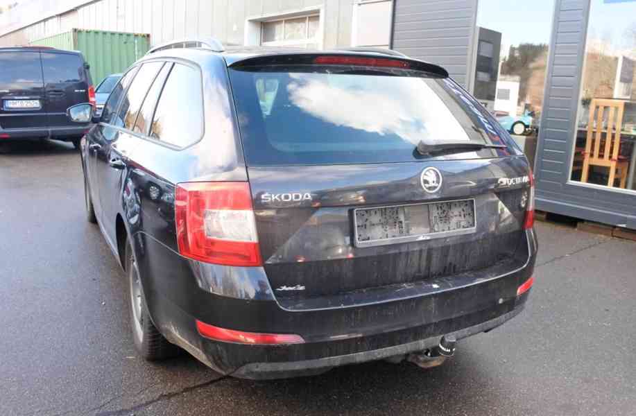 Škoda Octavia 2,0 TDI Combi Elegance 110kw - foto 8
