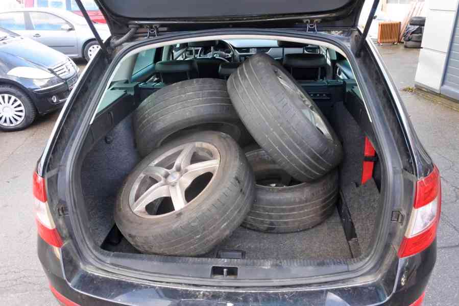 Škoda Octavia 2,0 TDI Combi Elegance 110kw - foto 7