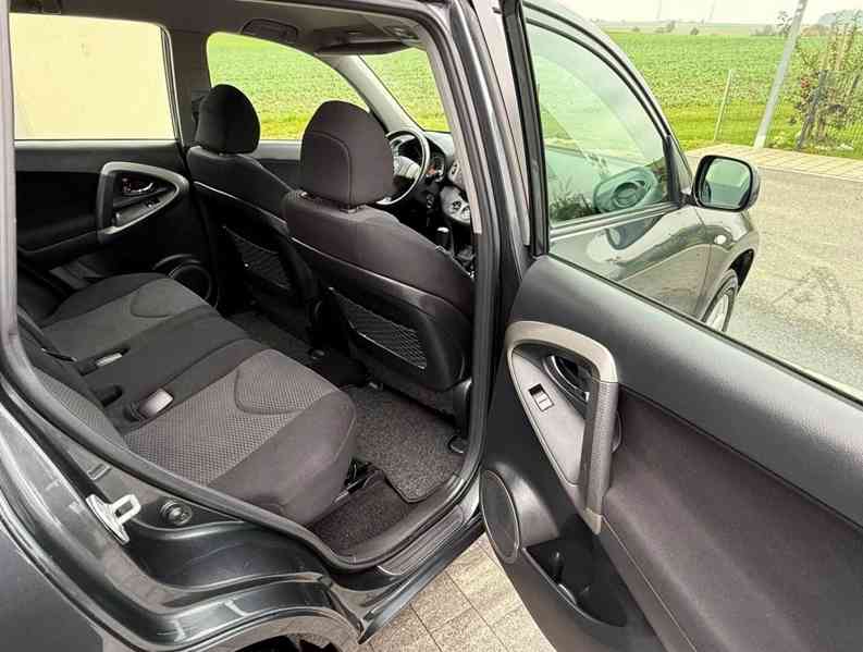 Toyota RAV 4 2,0i benzín 112kw - foto 9