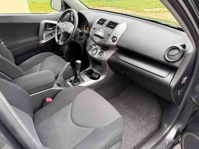 Toyota RAV 4 2,0i benzín 112kw - foto 8