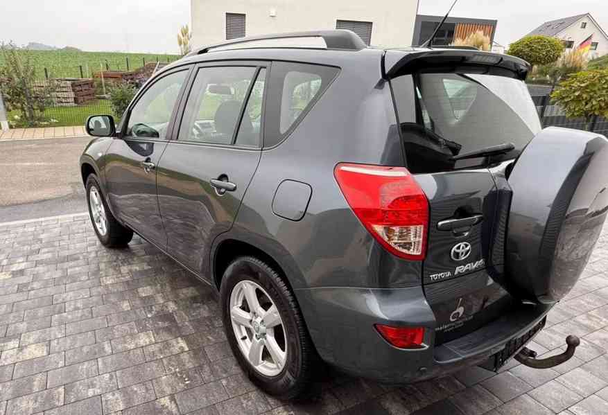 Toyota RAV 4 2,0i benzín 112kw - foto 4