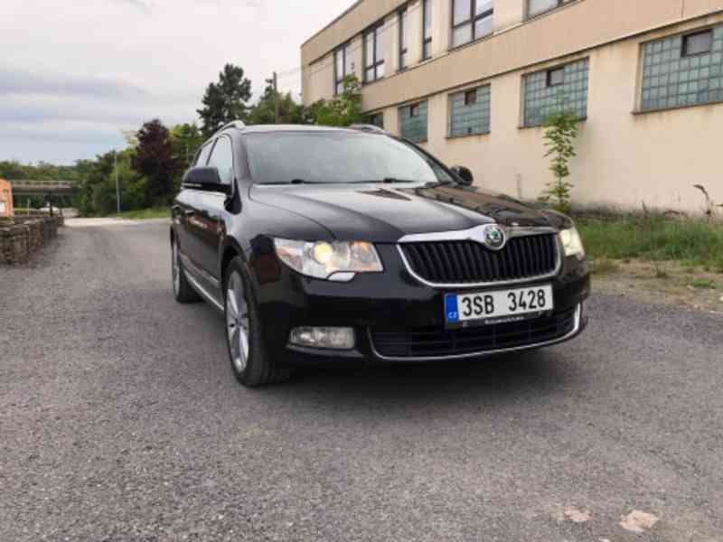 Škoda Superb II Combi 2.0 TDI 125KW Elegance DSG - foto 2