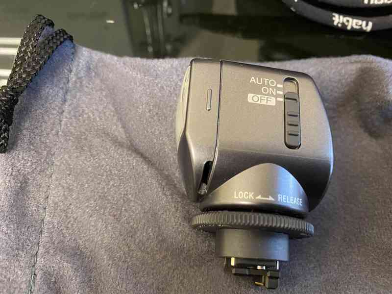 Sony HDR-XR500V + pouzdro pod vodu - zánovní, nové - foto 9