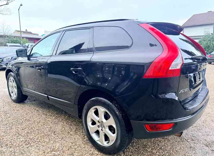 Volvo XC60 Kinetic AWD 2,4d 120kw - foto 12