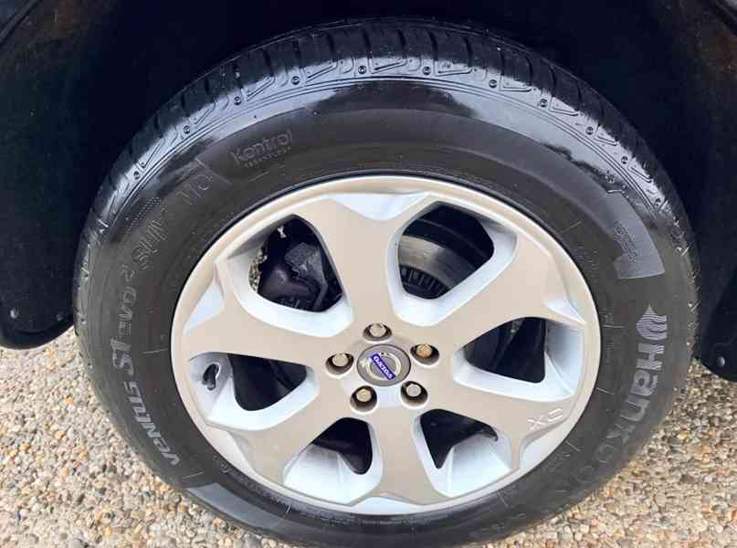 Volvo XC60 Kinetic AWD 2,4d 120kw - foto 13