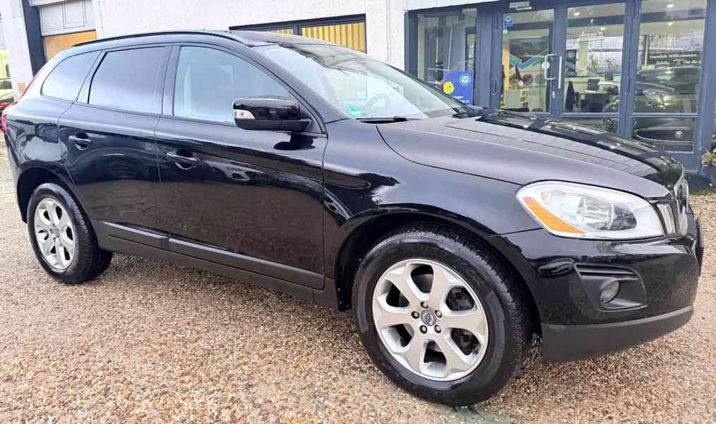 Volvo XC60 Kinetic AWD 2,4d 120kw - foto 4