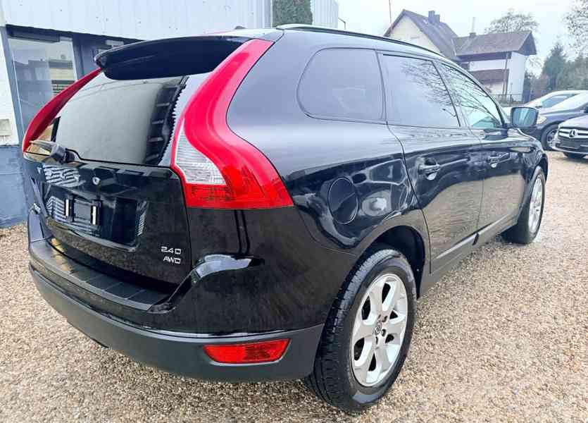 Volvo XC60 Kinetic AWD 2,4d 120kw - foto 9