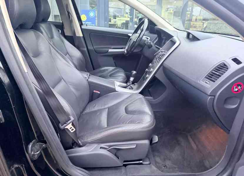 Volvo XC60 Kinetic AWD 2,4d 120kw - foto 14