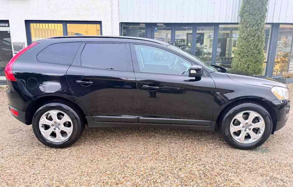 Volvo XC60 Kinetic AWD 2,4d 120kw - foto 7