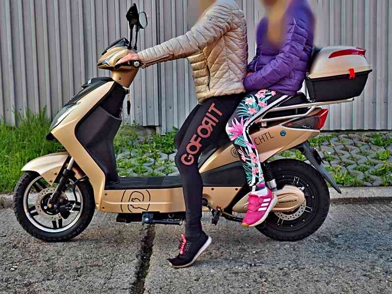 Elektroskůtr Racceway - foto 2