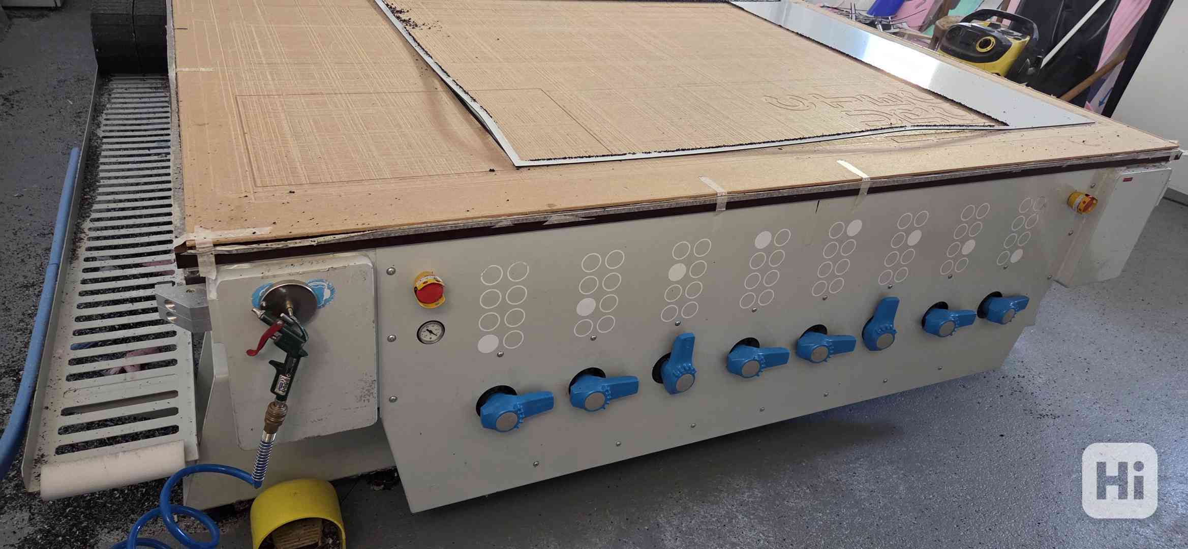 Velkoplošný CNC frézovací a řezací router Comagrav - foto 1