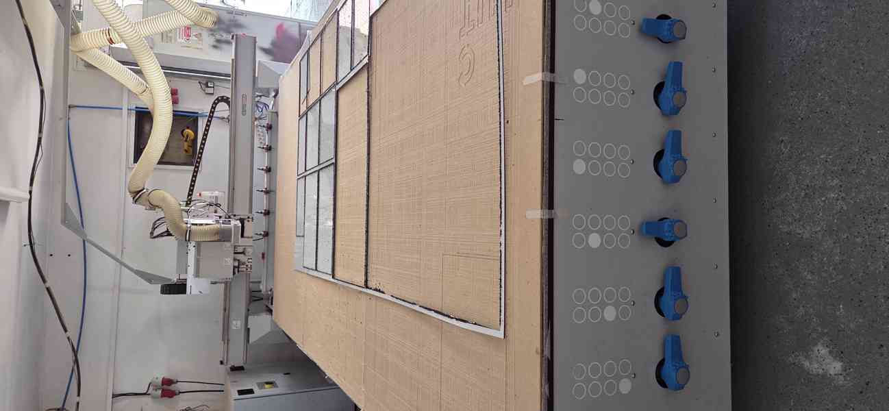 Velkoplošný CNC frézovací a řezací router Comagrav - foto 4