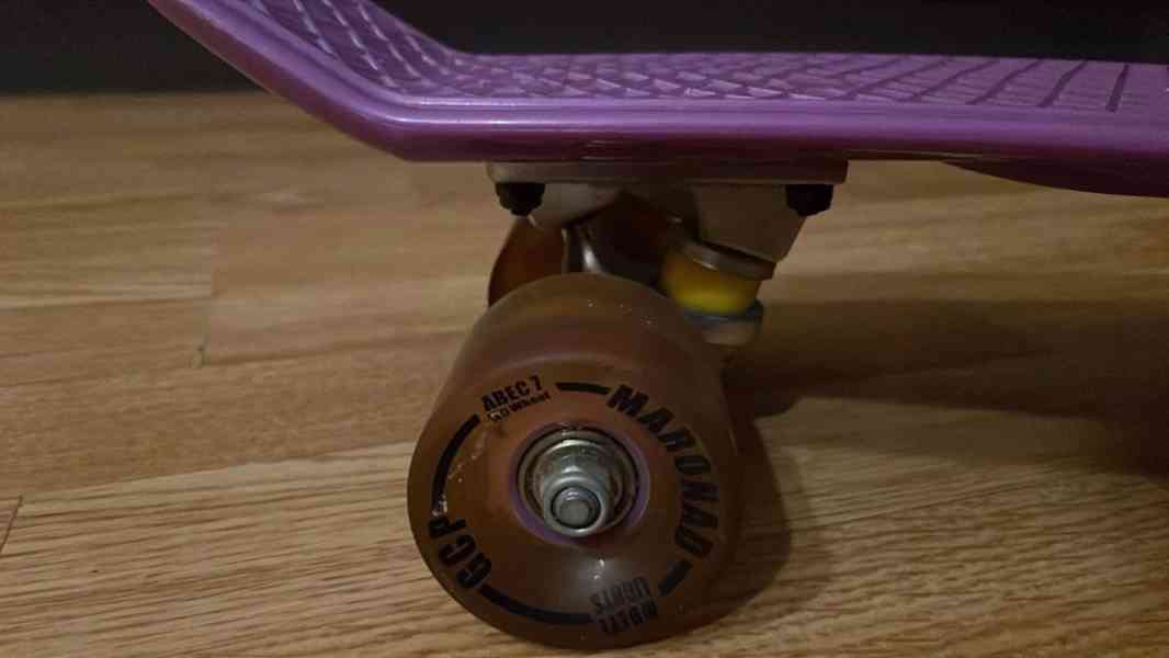 Pennyboard fialový dívčí, svítící kolečka - foto 4