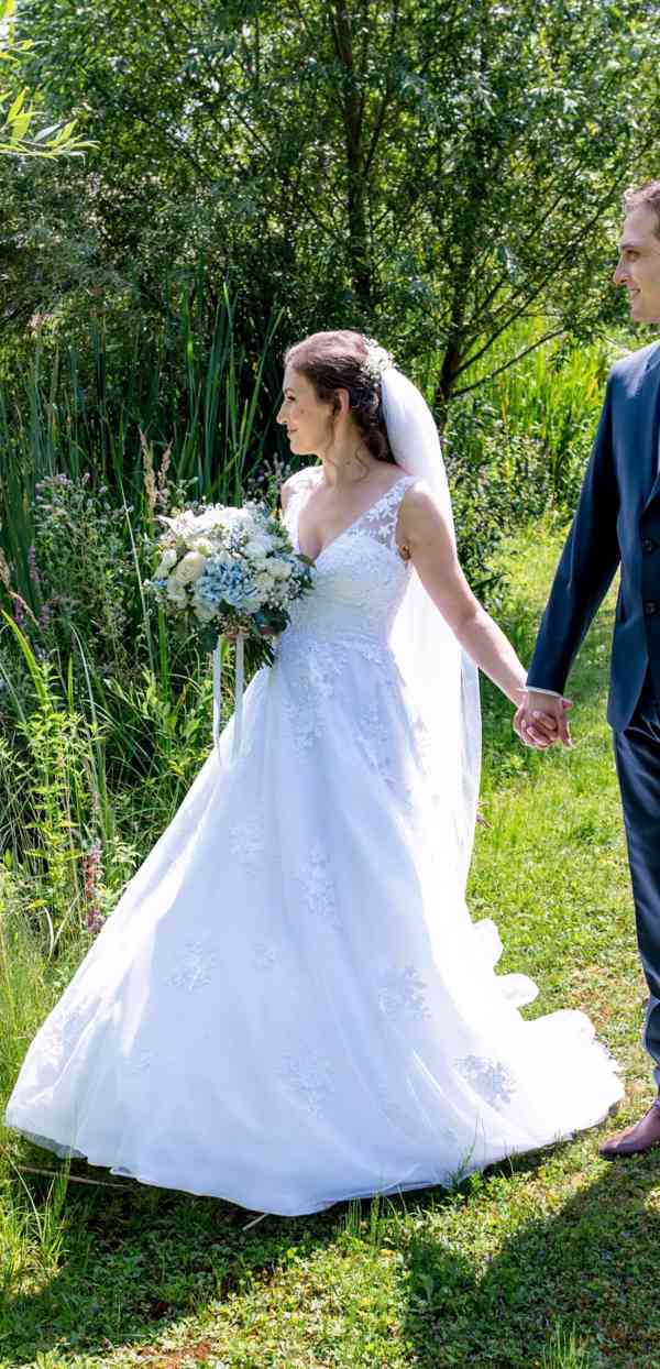 Svatební šaty velikost 6 - foto 2